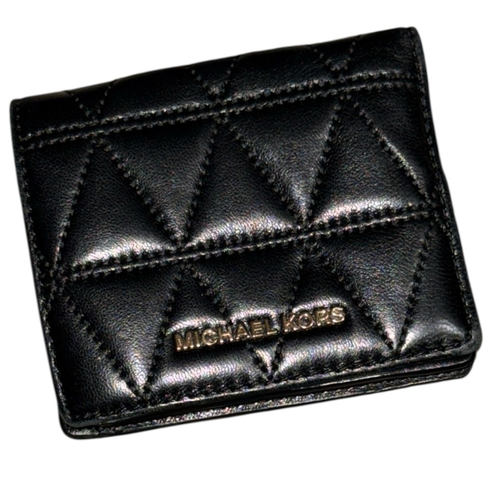 •MICHAEL KORS•BLACK QUILTED SMALL BI-FOLD WALLET/CARD & ID HOLDER (LIKE NEW)